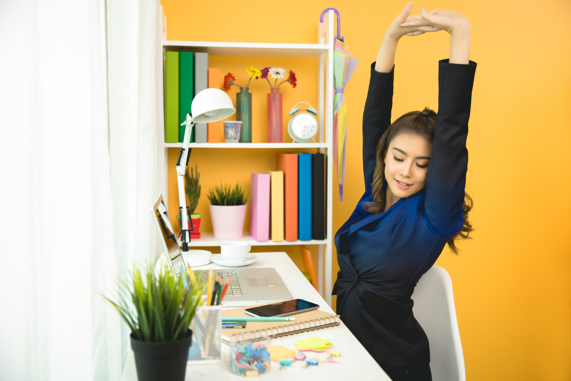 Read more about the article Stuck at Your Desk All Day? Try These Quick Stretches